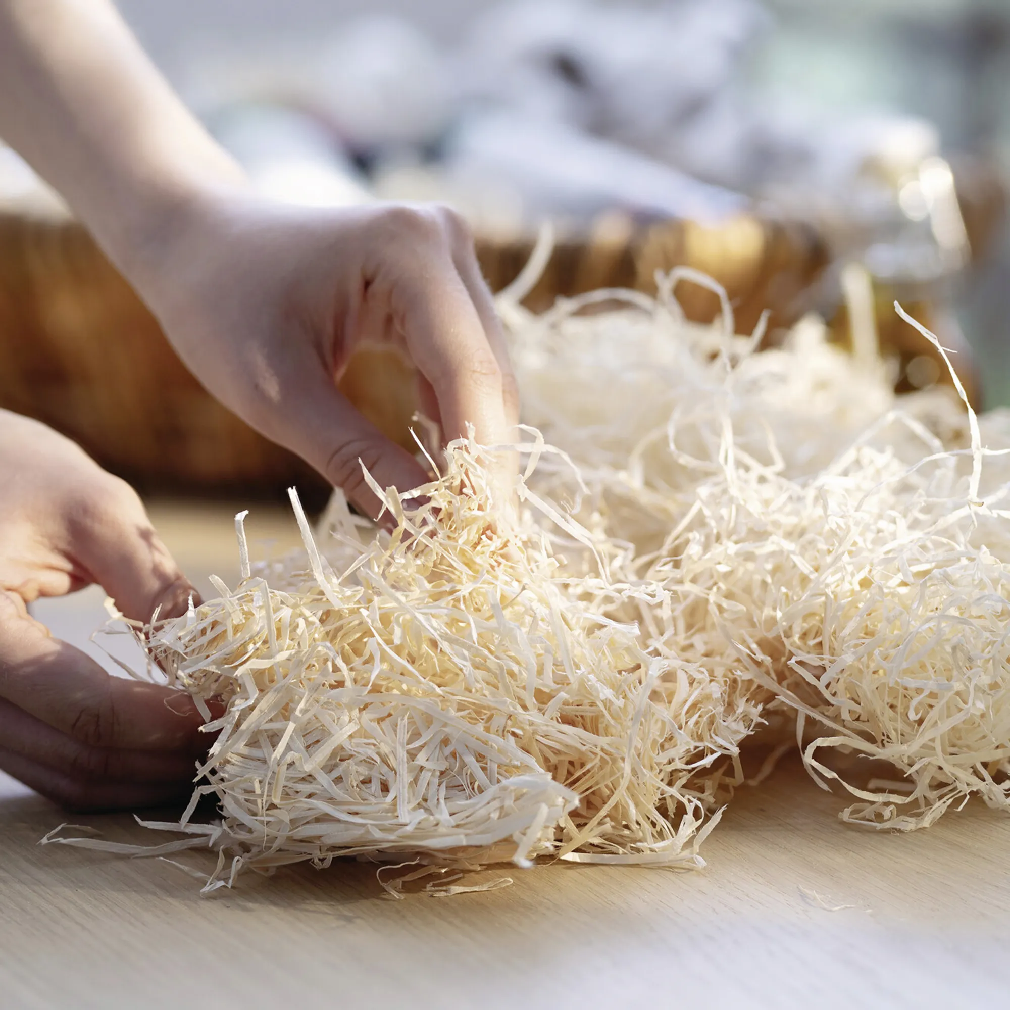 Holzwolle "Natur", 1 kg  im Frank Flechtwaren Online Shop kaufen