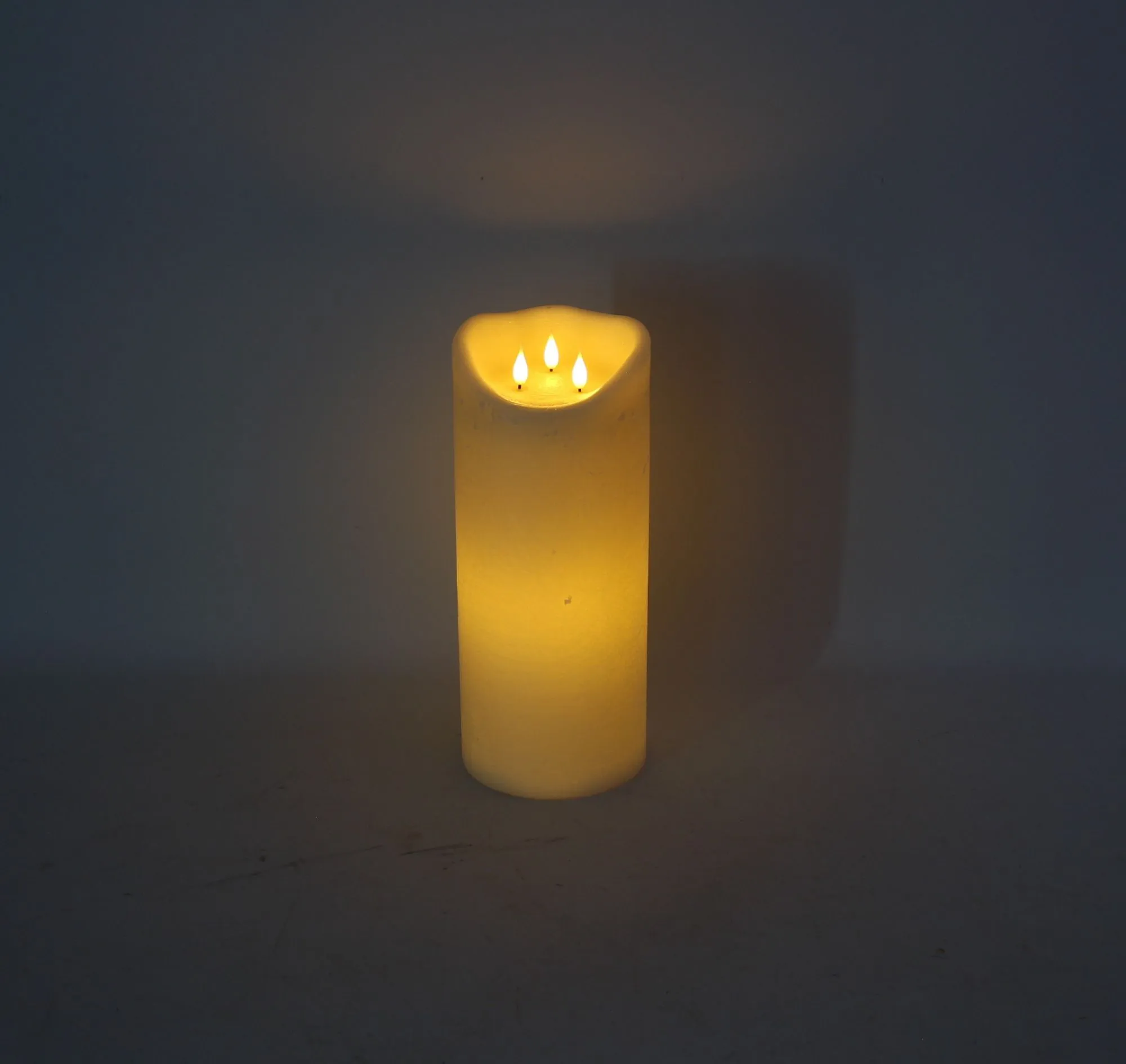 Große LED-Kerze "3 Flammen"  im Frank Flechtwaren Online Shop für Weihnachtliches Chalet kaufen