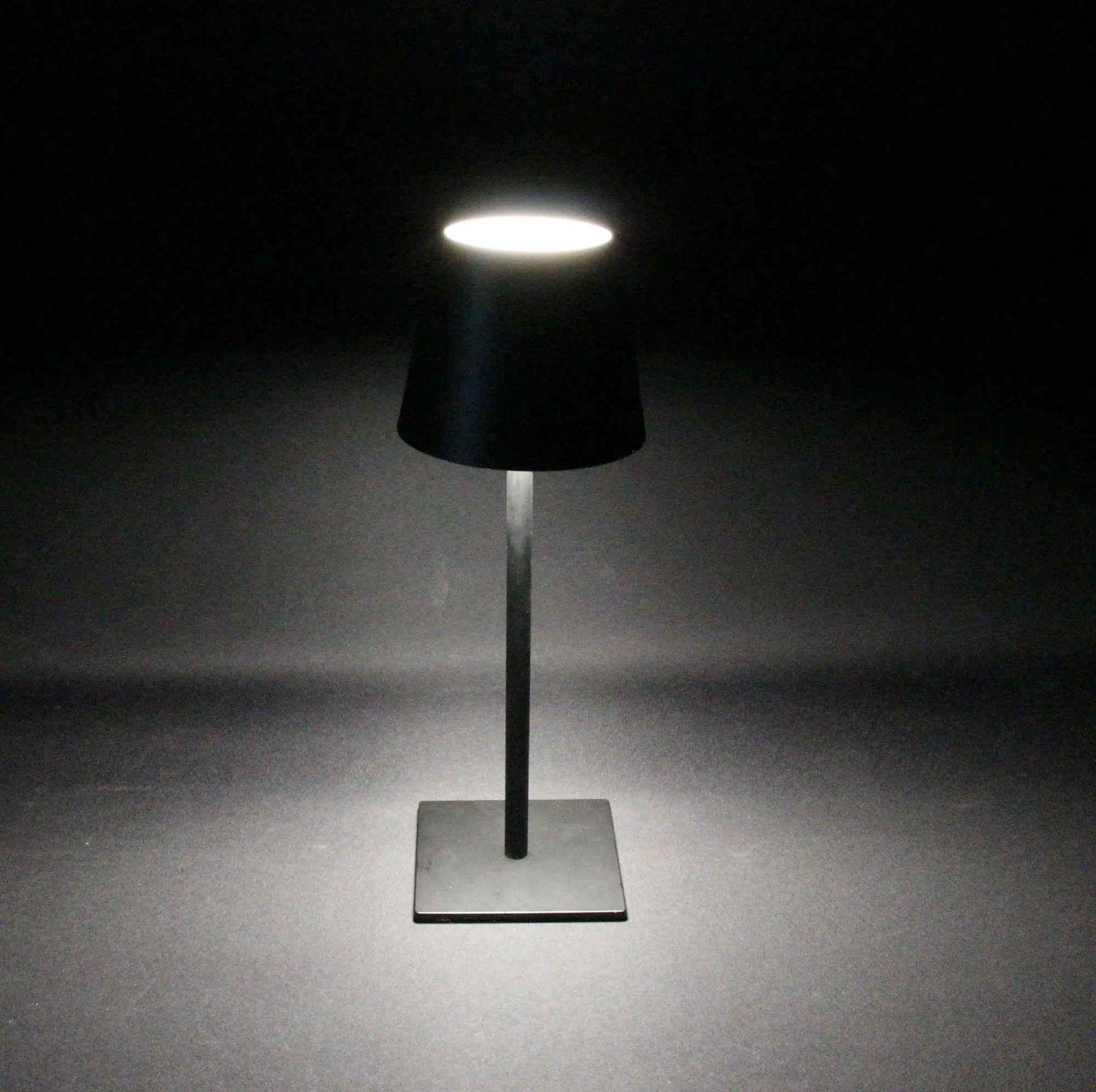 LED-Tischlampe "Black"  im Frank Flechtwaren Online Shop für LED-Beleuchtung kaufen