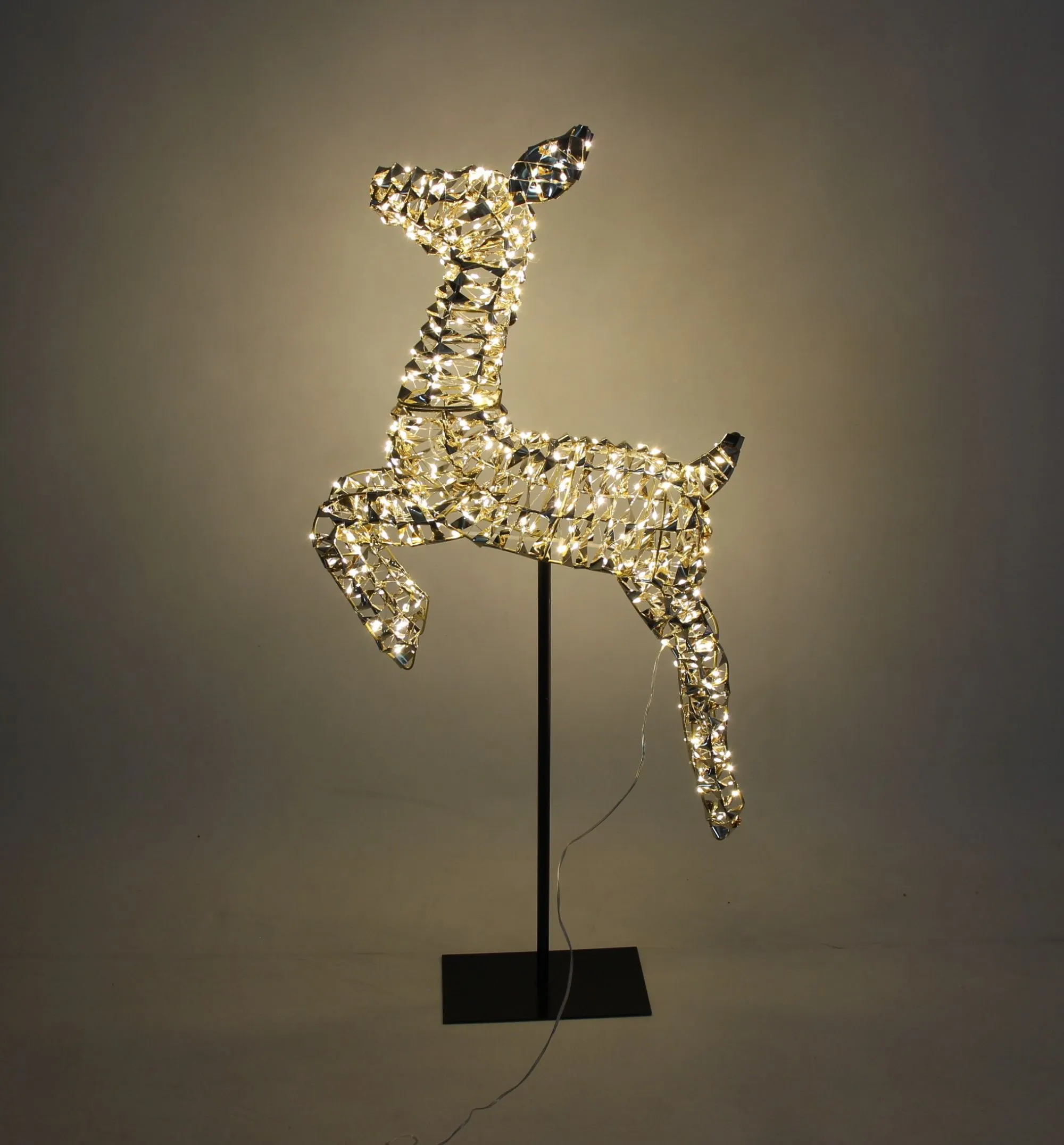 LED-Rentier "Golden"  im Frank Flechtwaren Online Shop für Weihnachtliche LED-Deko kaufen