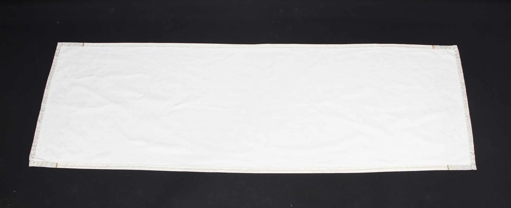 Tischläufer "Hasentrio"  im Frank Flechtwaren Online Shop für Österliche Tischwäsche kaufen