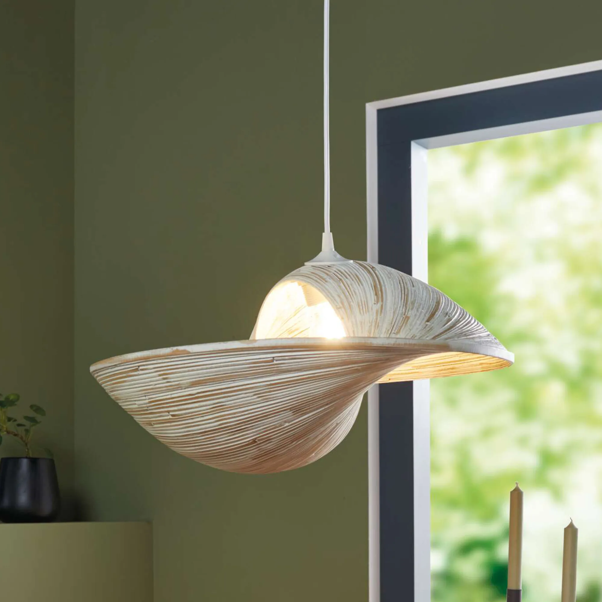 Pendelleuchte "Swing"  im Frank Flechtwaren Online Shop für Urlaubsfeeling kaufen