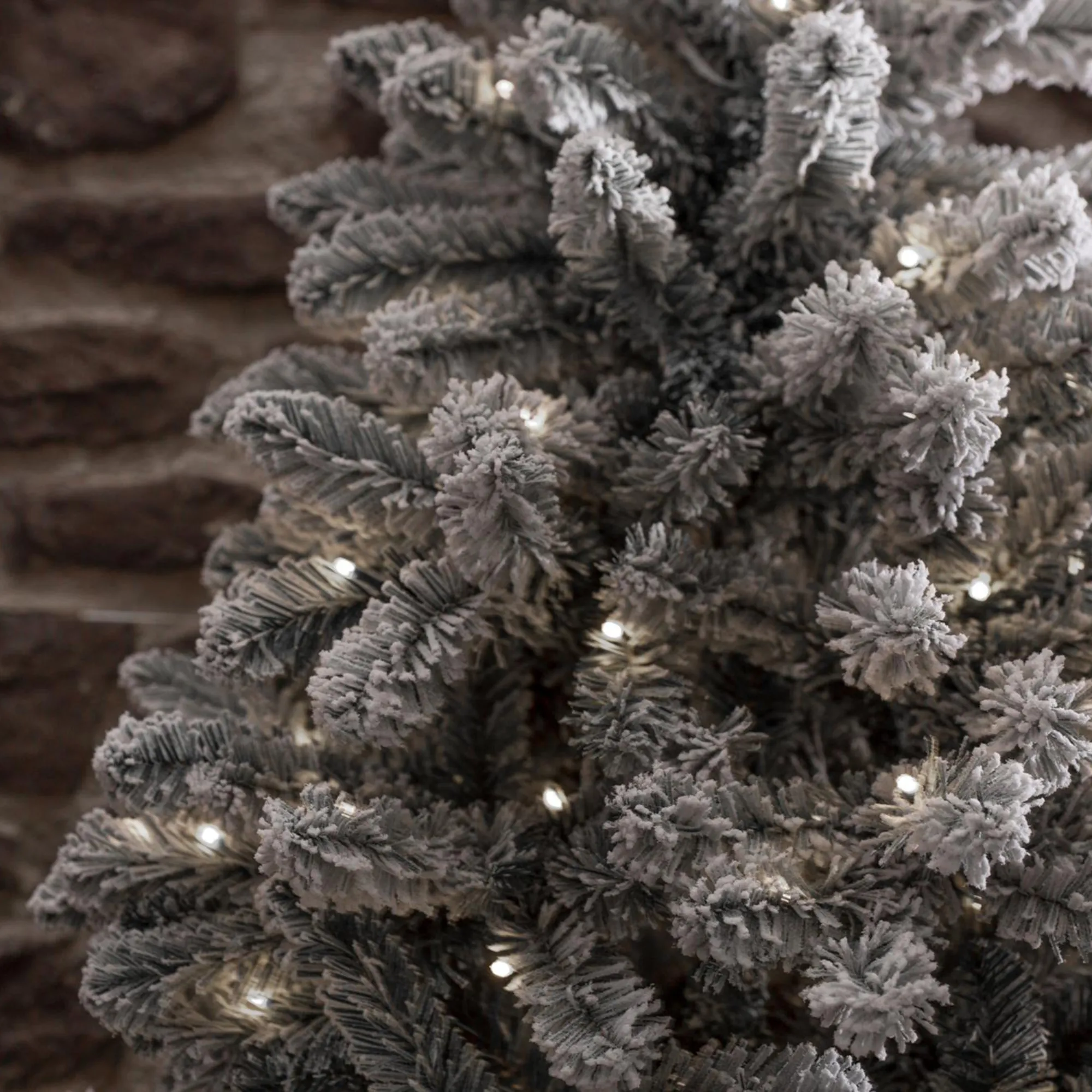 LED-Tannenbaum "Schneebedeckt"  im Frank Flechtwaren Online Shop für Vintage-Flair im Weihnachtsgarten kaufen