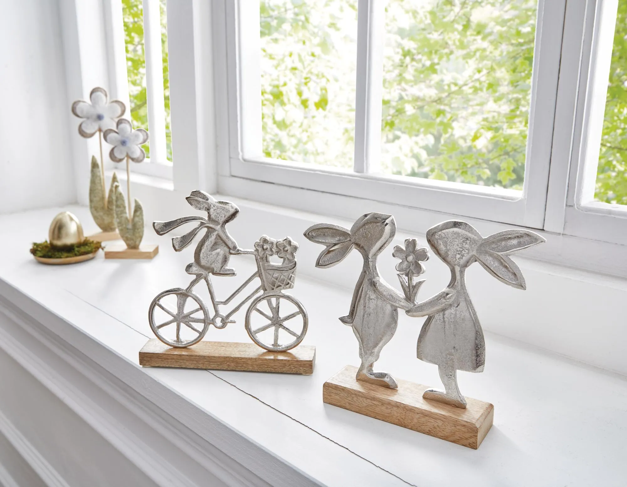 Figur "Hasenpaar mit Blumen"  im Frank Flechtwaren Online Shop für Hasen &amp; Co kaufen