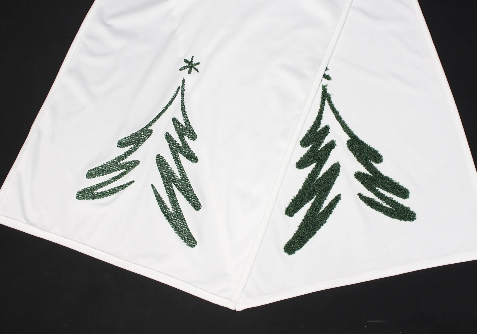 Tischläufer "Tannenbaum"  im Frank Flechtwaren Online Shop für Weihnachtliche Tischwäsche kaufen