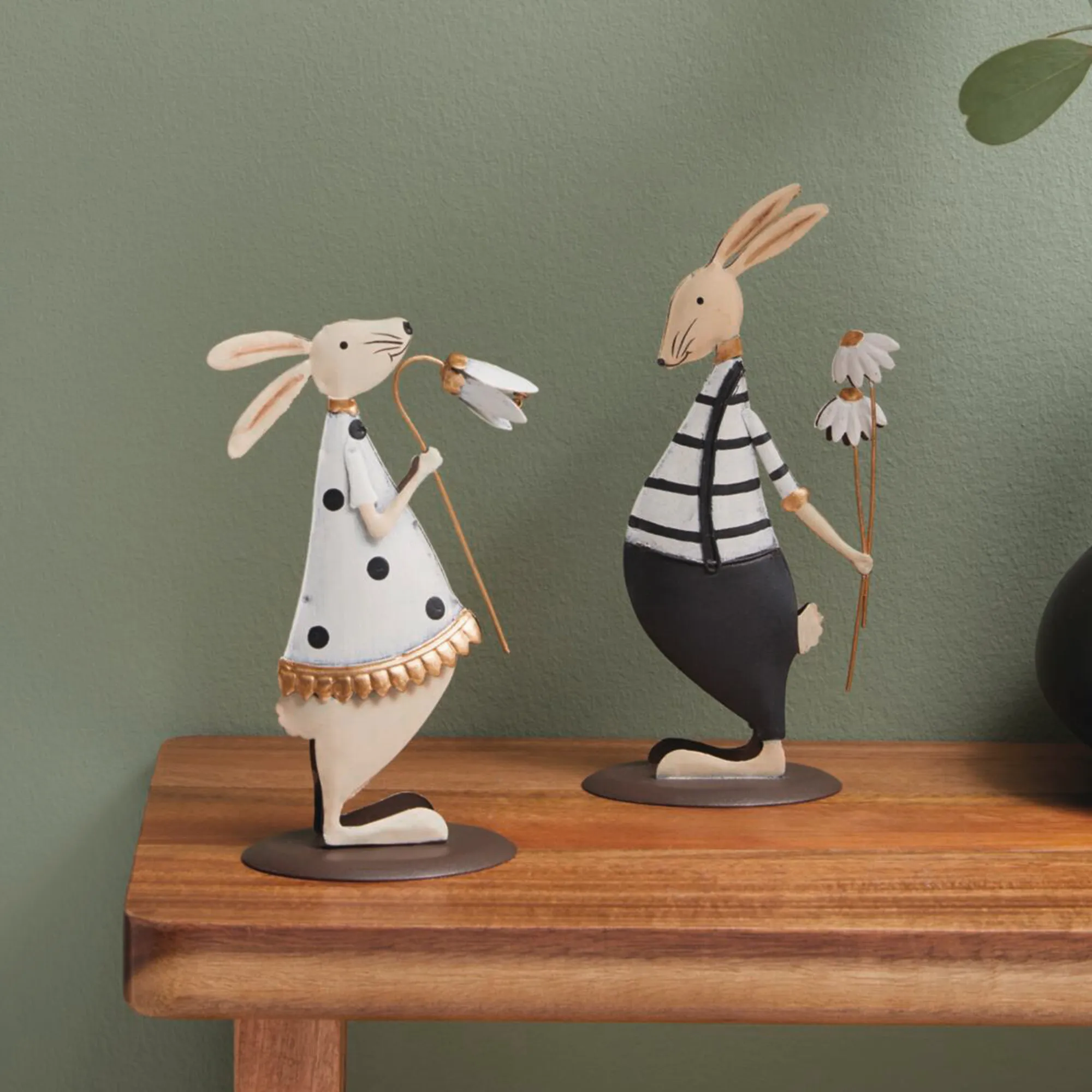 Figur "Hasenpaar mit Blümchen", 2er Set  im Frank Flechtwaren Online Shop kaufen