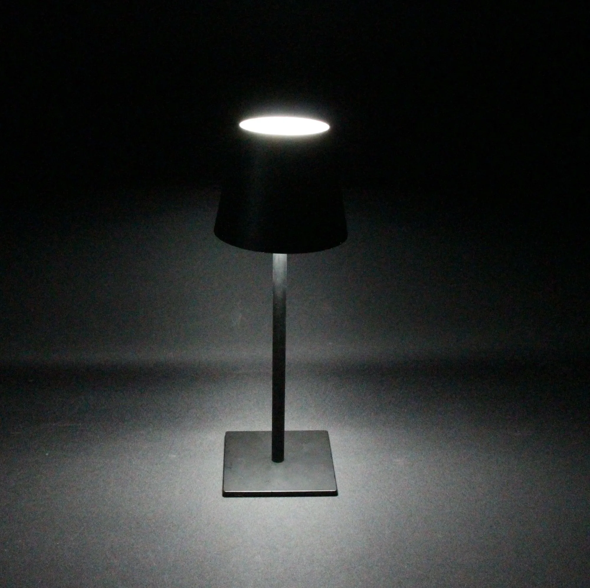 LED-Tischlampe "Black"  im Frank Flechtwaren Online Shop für LED-Beleuchtung kaufen