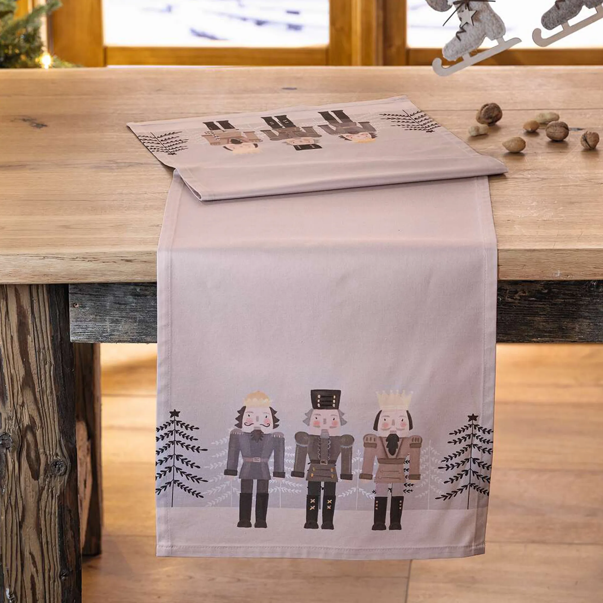 Tischläufer "Nussknacker"  im Frank Flechtwaren Online Shop für Weihnachtliches Chalet kaufen