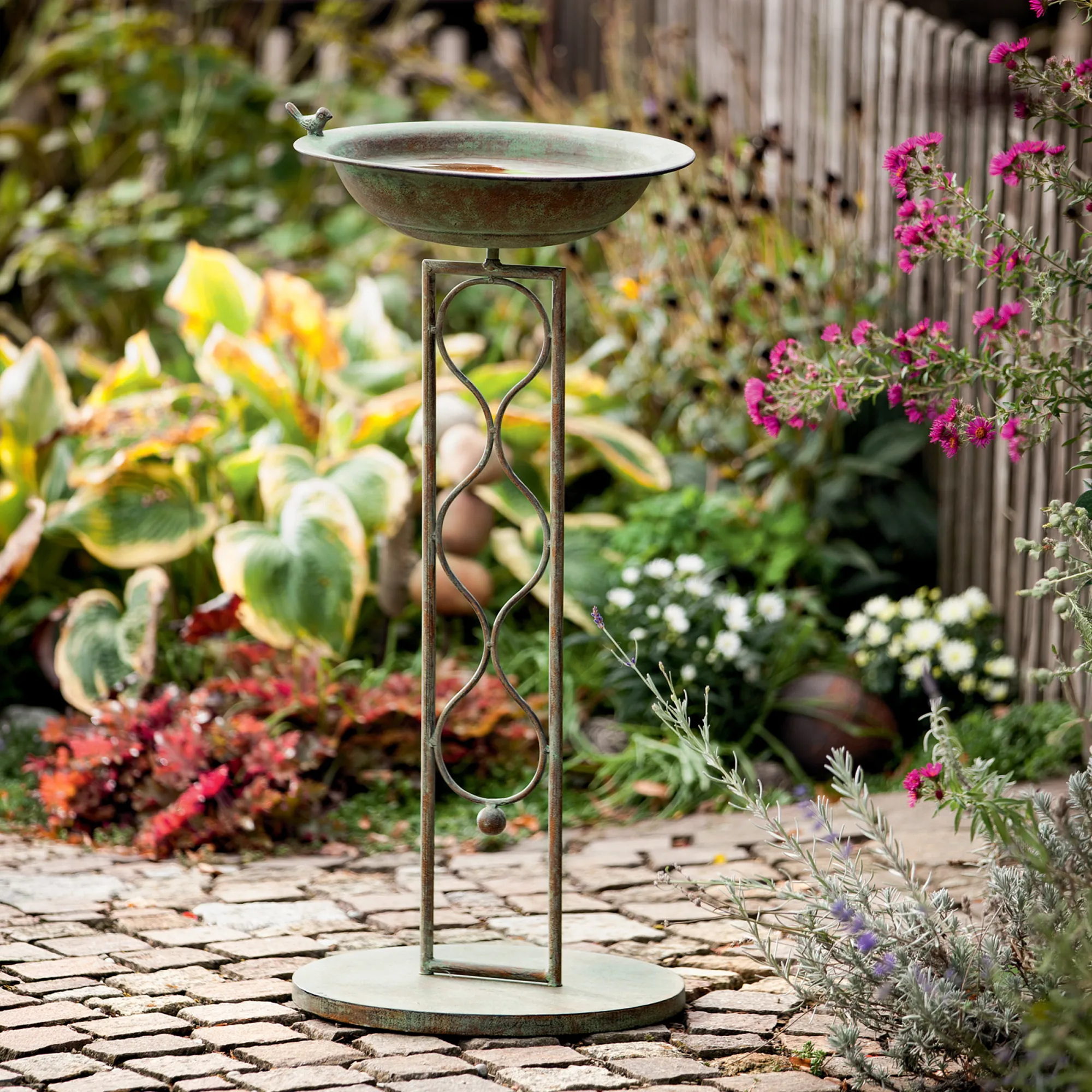 Vogeltränke "Flora" mit Ständer  im Frank Flechtwaren Online Shop kaufen