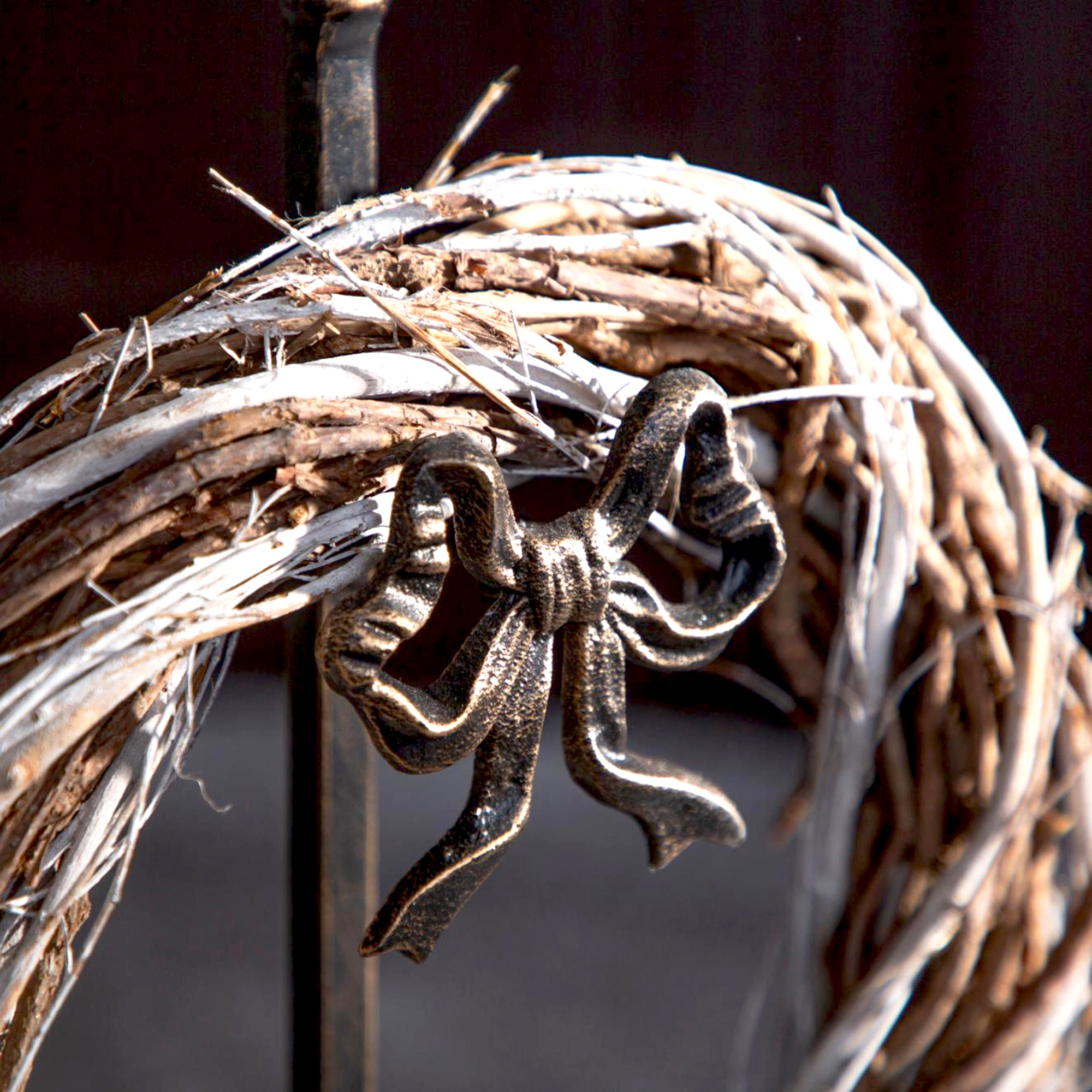 Kranzhalter "Schleife"  im Frank Flechtwaren Online Shop für Vintage-Flair im Weihnachtsgarten kaufen